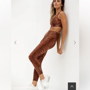 Like New Set! Lorna Jane Jungle Cat Core Ankle Biter Leggings and Bra - Small